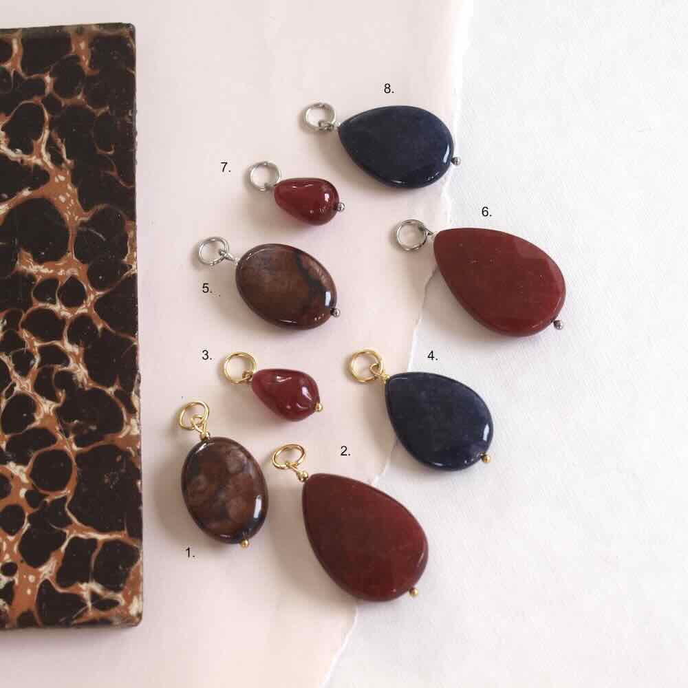 bedels blue and dark pink stones (kies je soort)