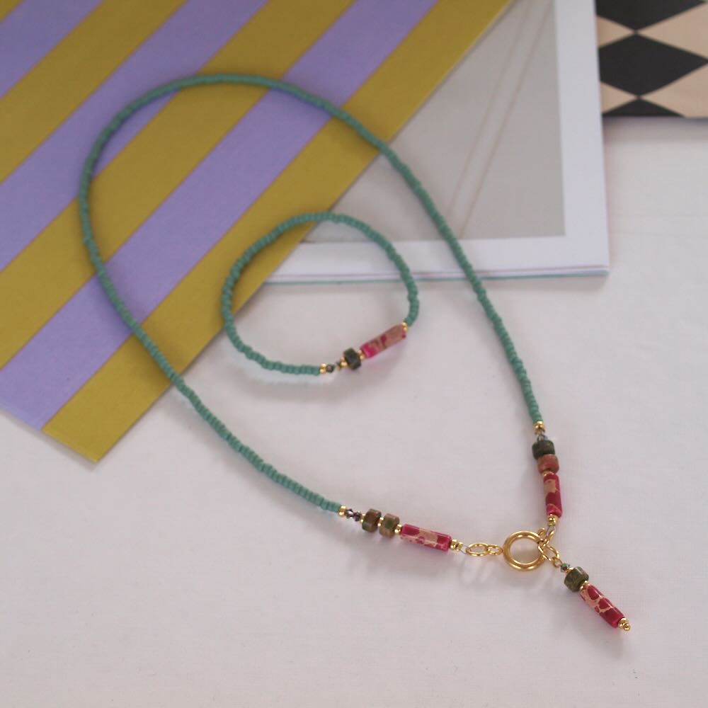 Widaro halflange ketting fuchsia touch and green