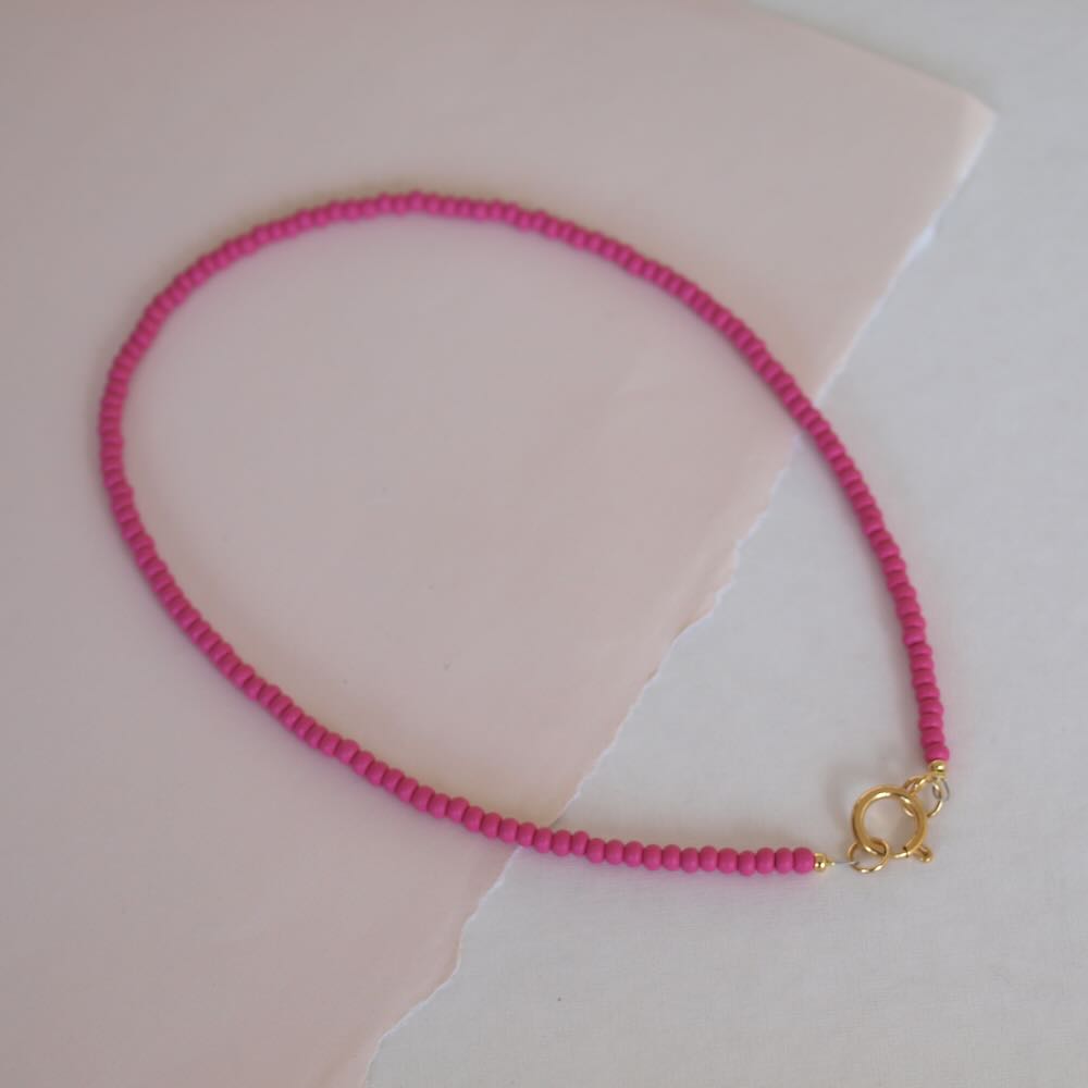 Widaro ketting mat fuchsia/pink beads (Goud/zilver)