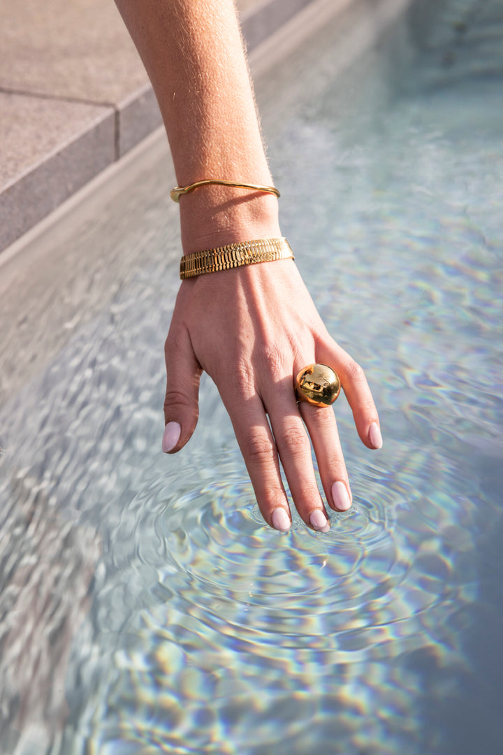 Ellen Beekmans armband breed goud