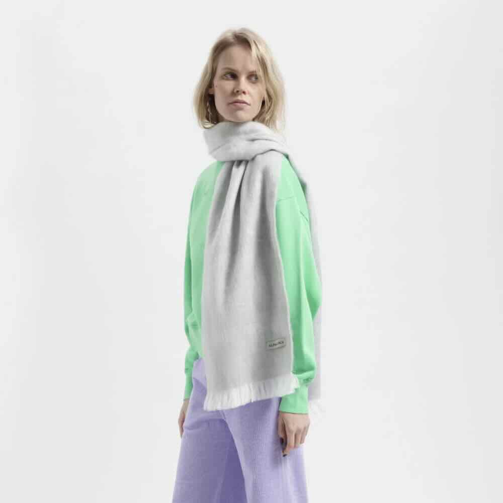 alpaca loca sjaal slim light grey