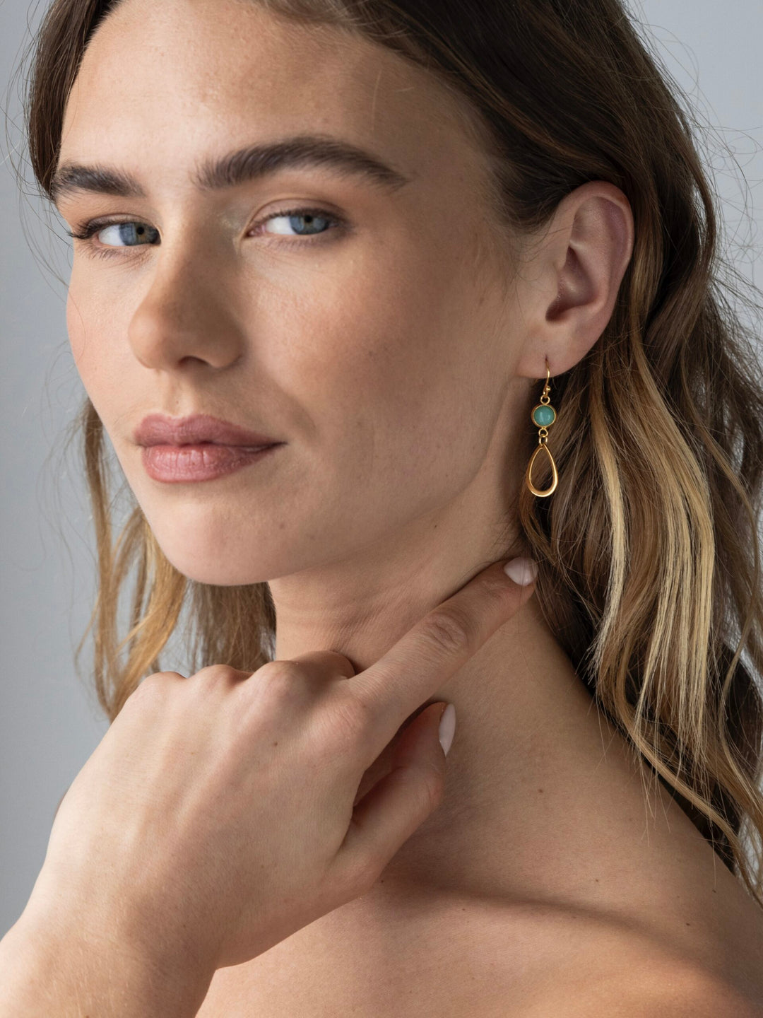 Ellen Beekmans oorbellen open pegel turquoise