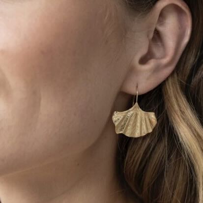 Ellen Beekmans oorbellen Ginko