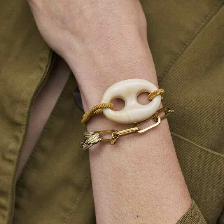 Ellen Beekmans armband opgewerkte bedel oker XL