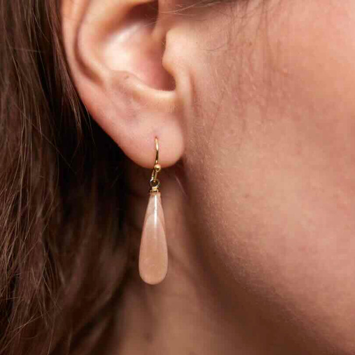 Ellen Beekmans oorbellen gemstone pegel warm roze