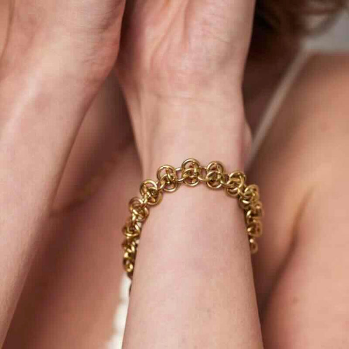 Ellen Beekmans armband met cirkelvormige schakel