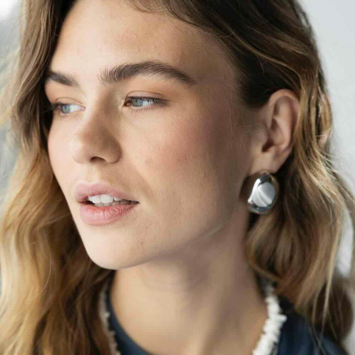 Ellen Beekmans oorbellen ovaal zilver