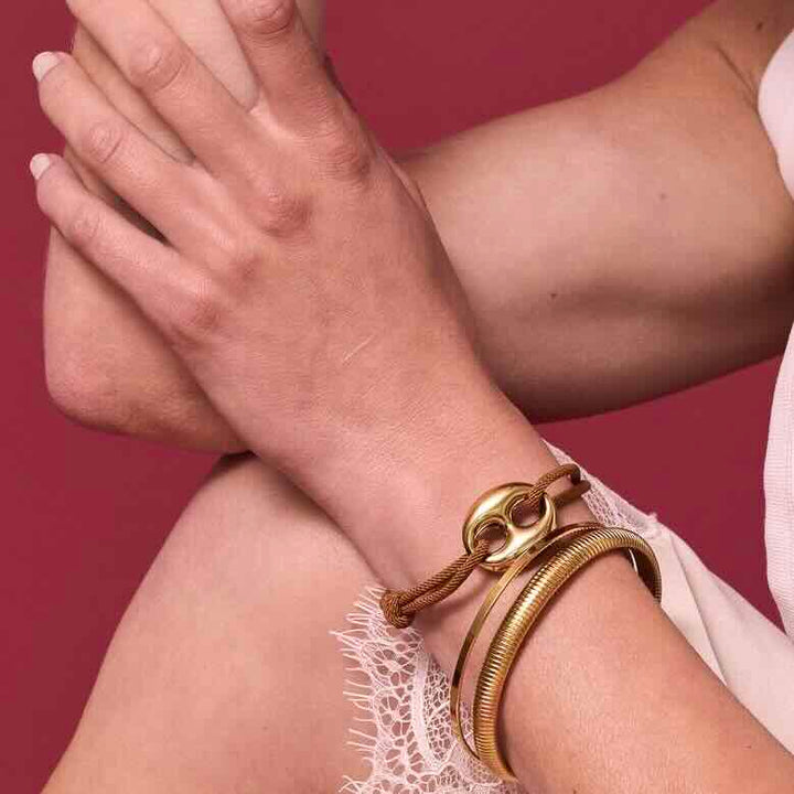 Ellen Beekmans armband opengewerkte bedel camel