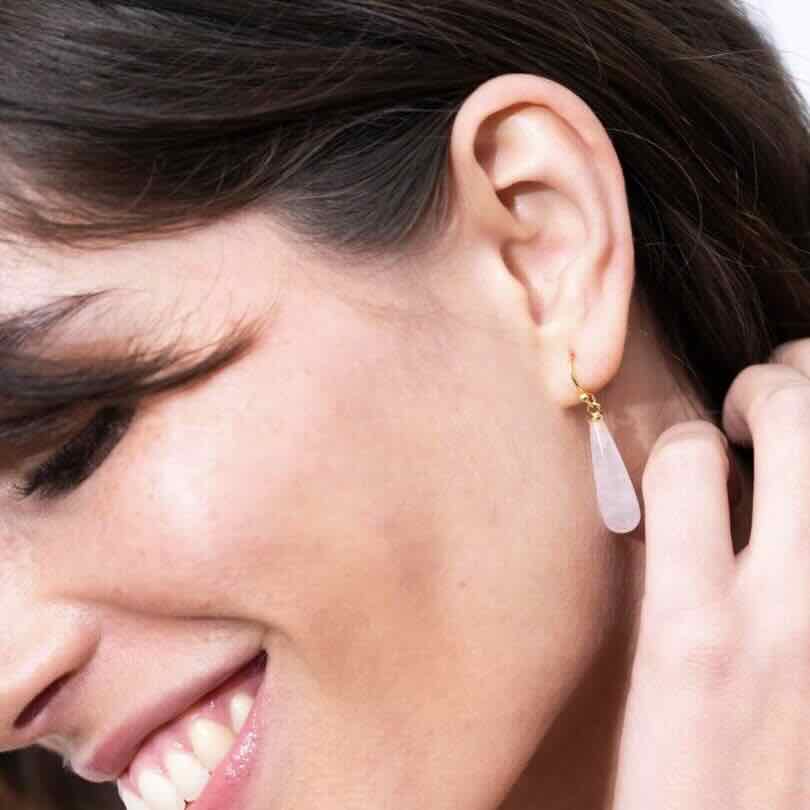 ellen beekmans oorbellen met gemstone lichtroze