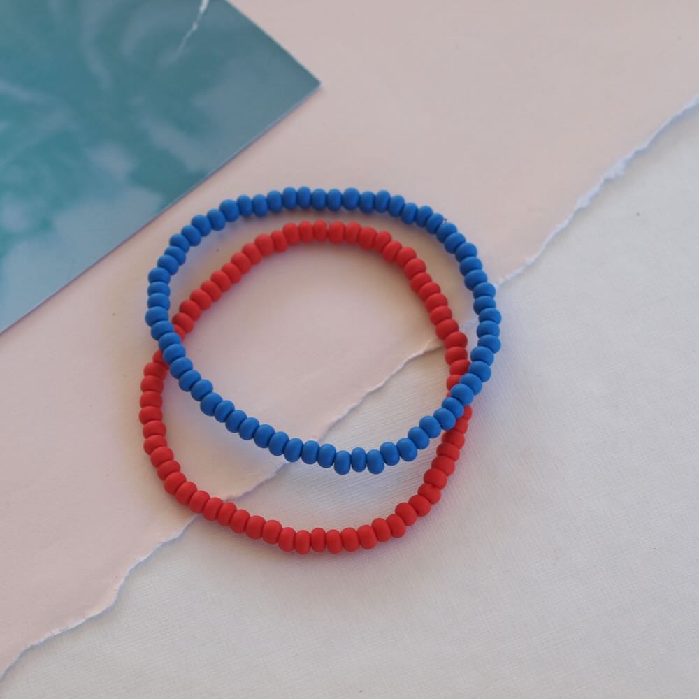 Widaro armband mat red/blue beads