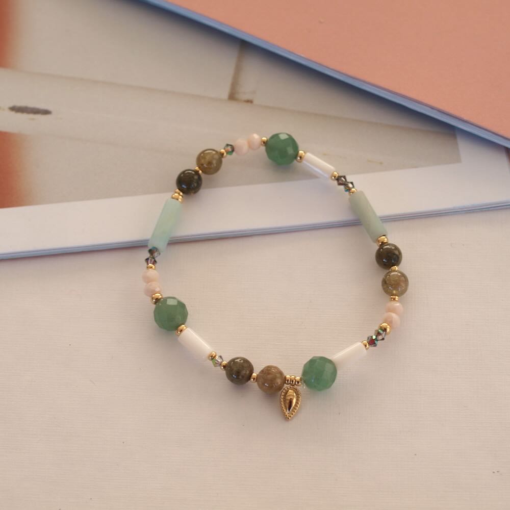 Widaro armband flower and charm green