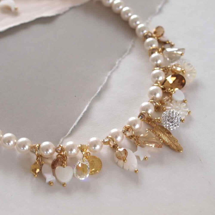 widaro ketting pearls and charms
