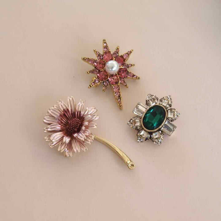 broche flower/pink star/ green stone