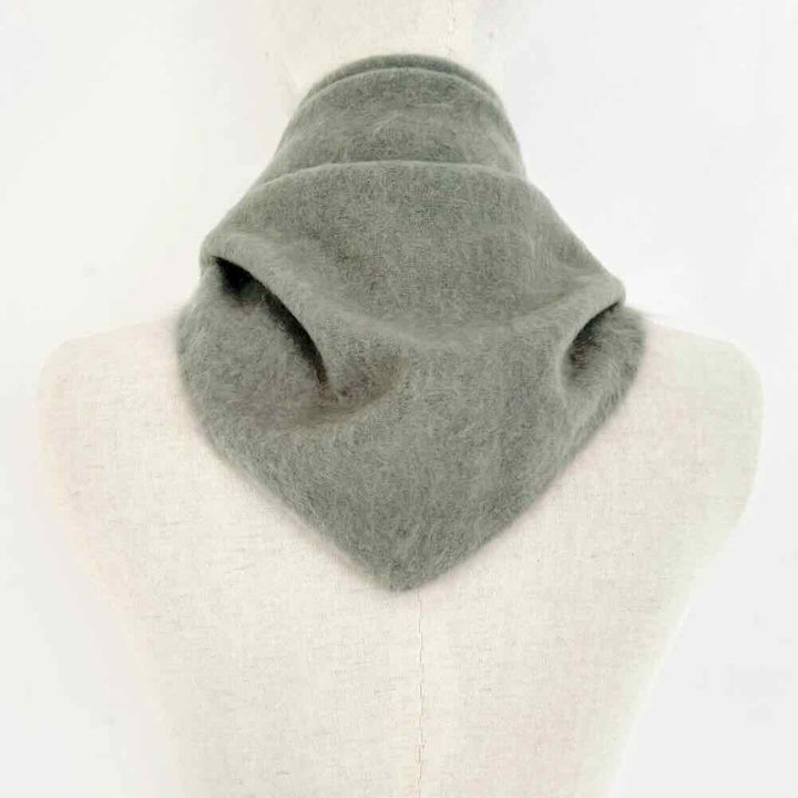 sjaalmania cosy triangle 100% brushed cashmere olive