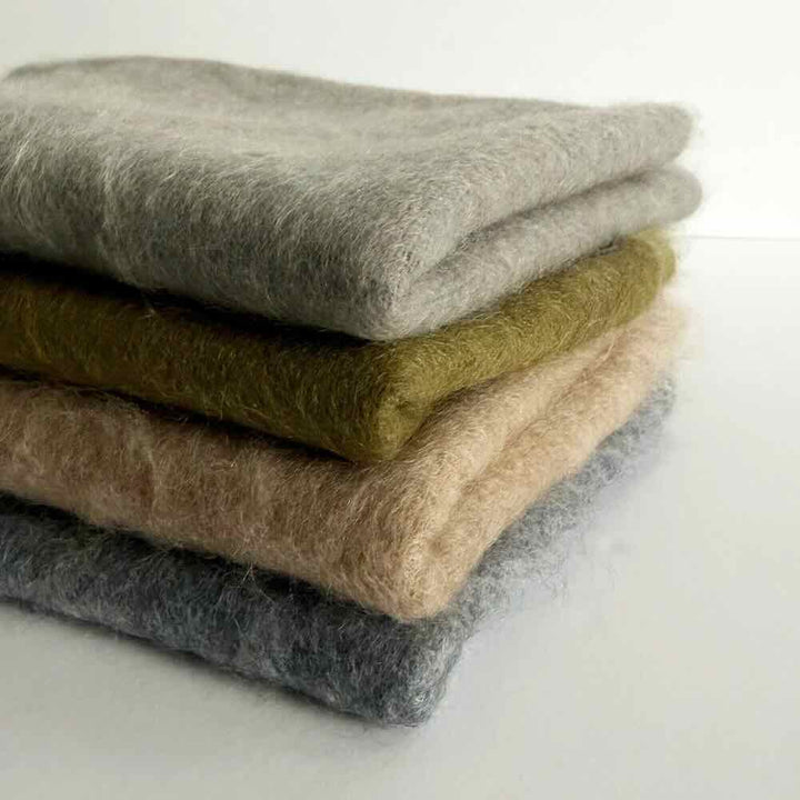sjaalmania cosy triangle 100% brushed cashmere olive