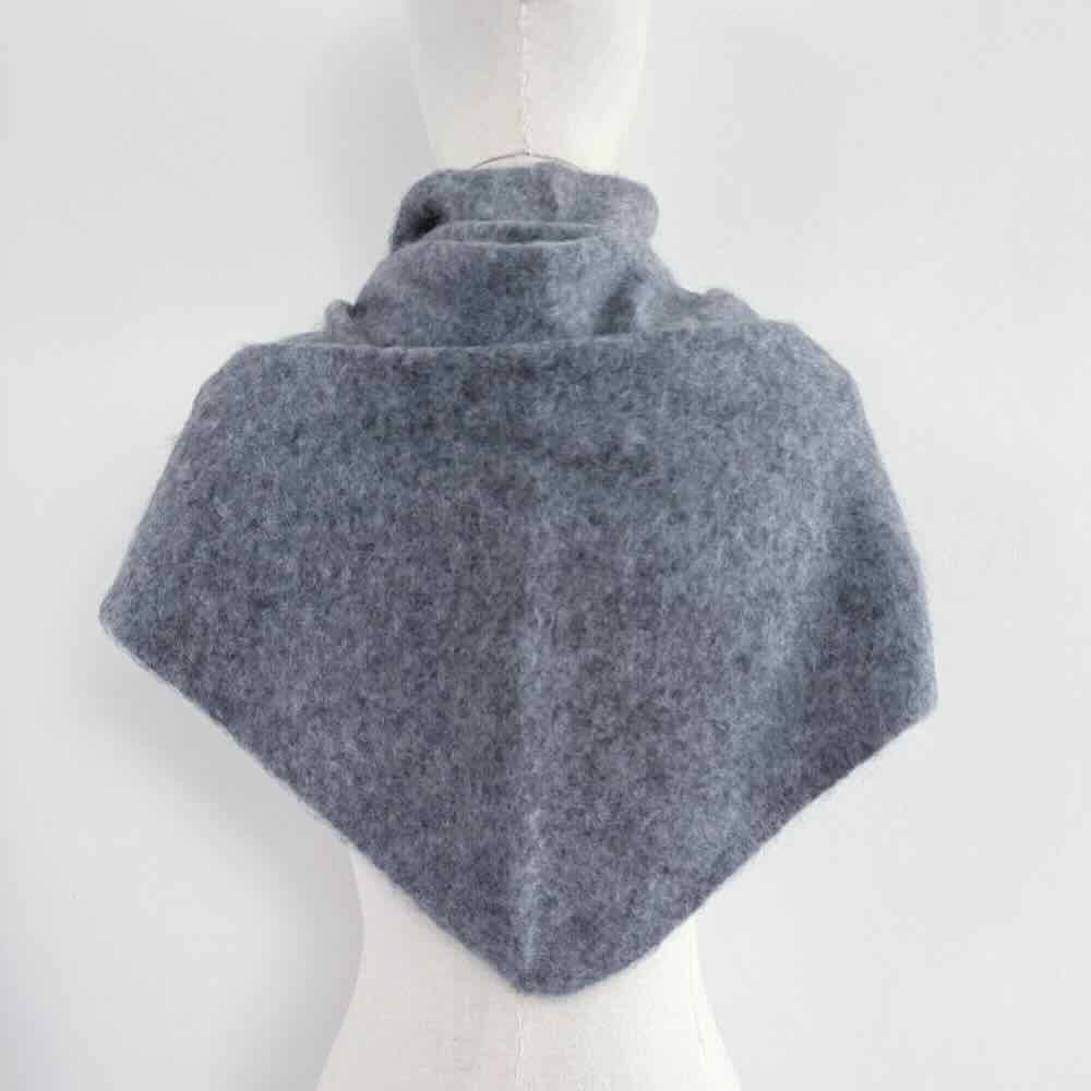 sjaalmania sjaal cosy triangle 100% brushed cashmere feather