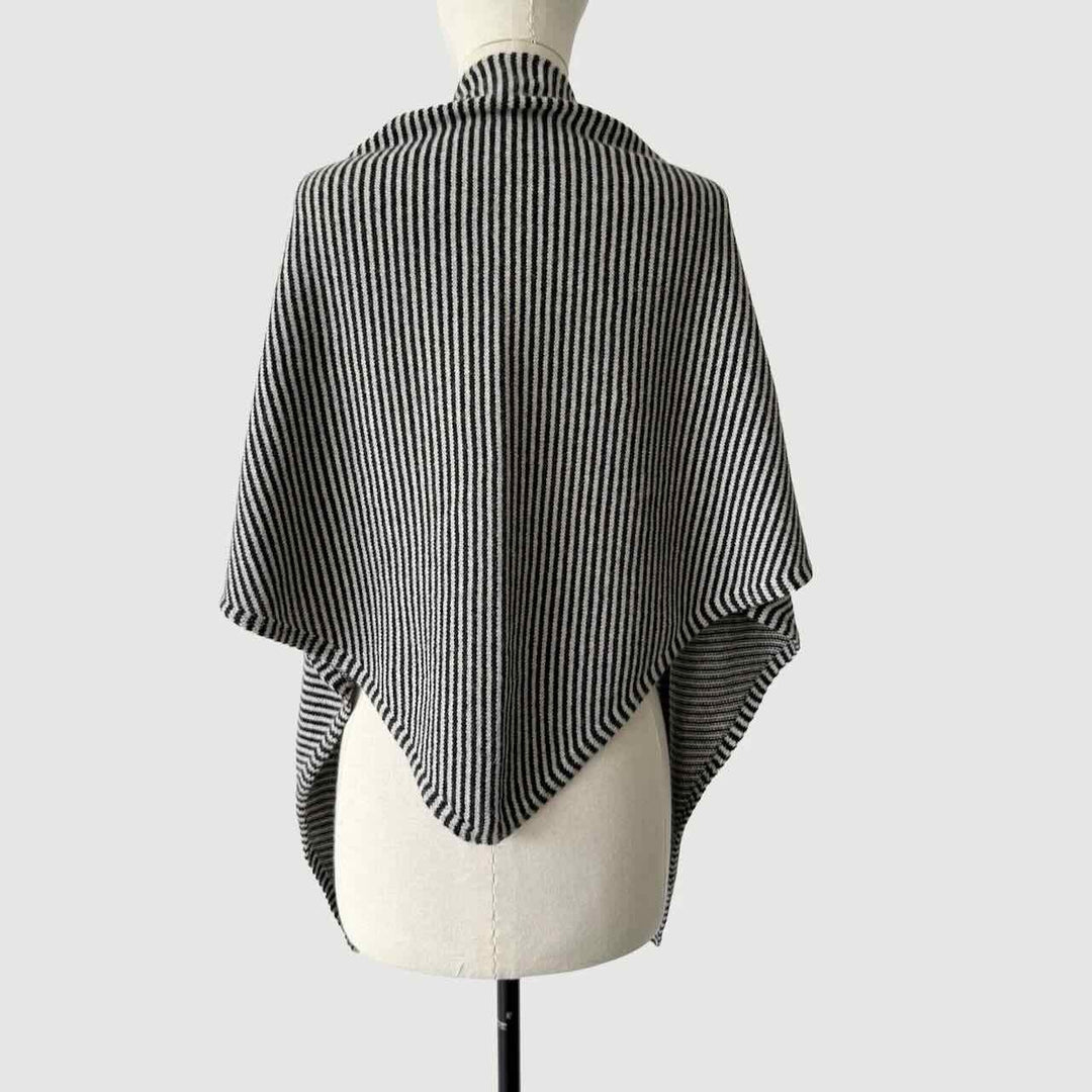 sjaalmania cosy chic triangle light sand/ solid black