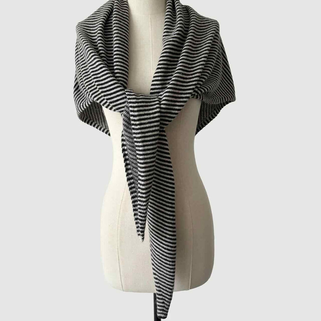 sjaalmania cosy chic triangle light sand/ solid black