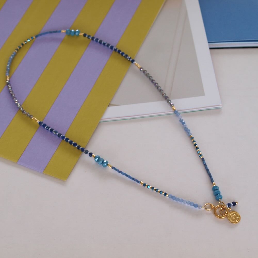 widaro halflange ketting blue beads