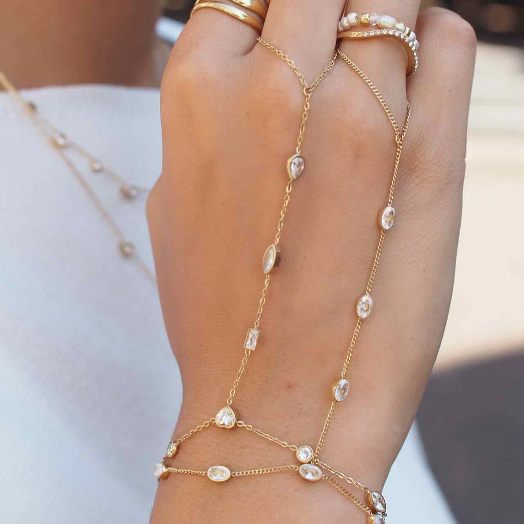 rose & camellia hand ketting shining stones with a heart