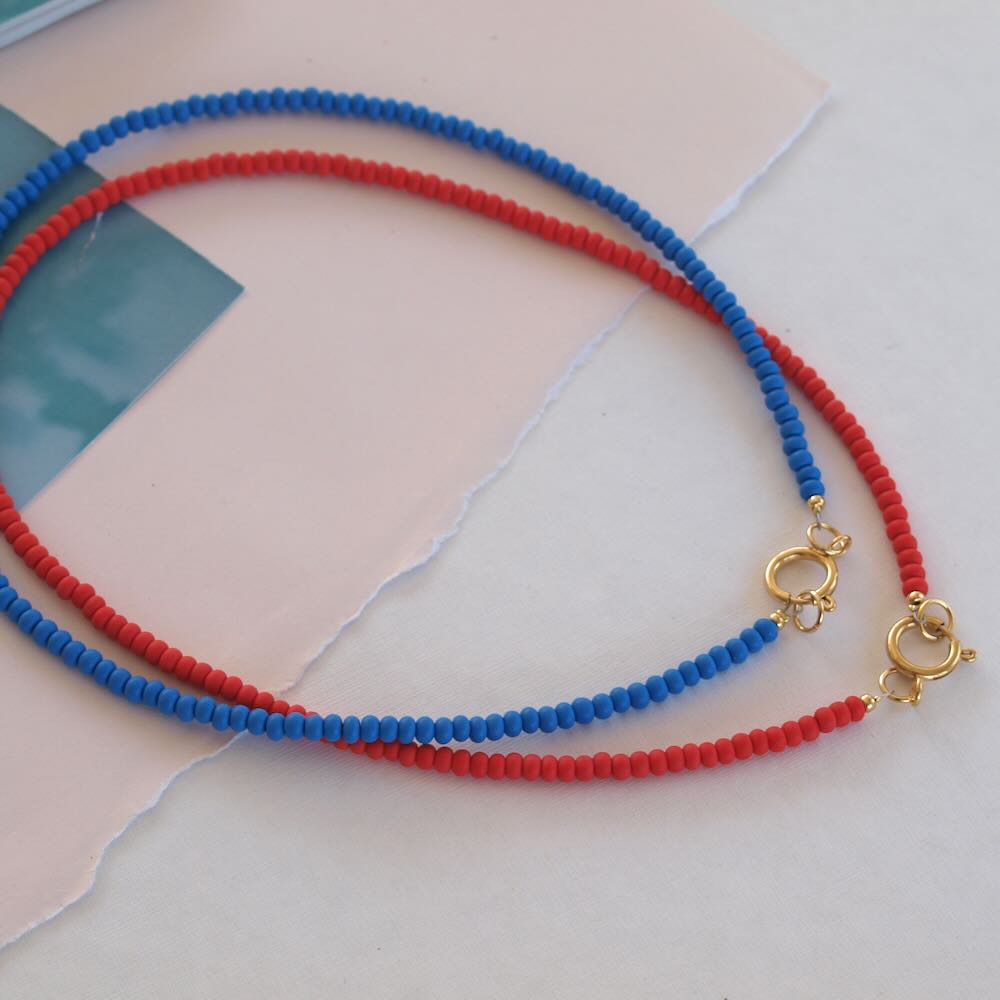 Widaro ketting mat red/blue beads (Goud/zilver)