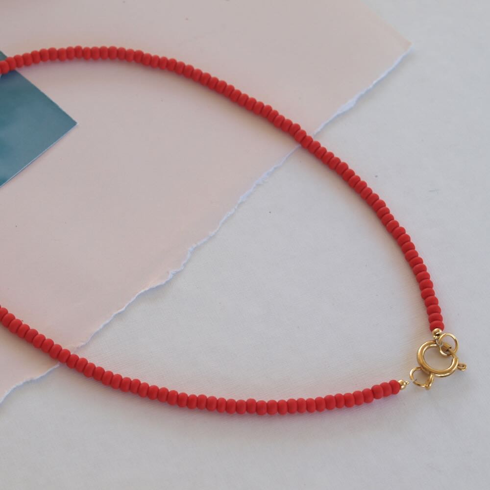 Widaro ketting mat red/blue beads (Goud/zilver)