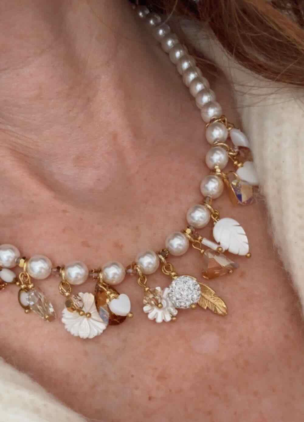 widaro ketting pearls and charms