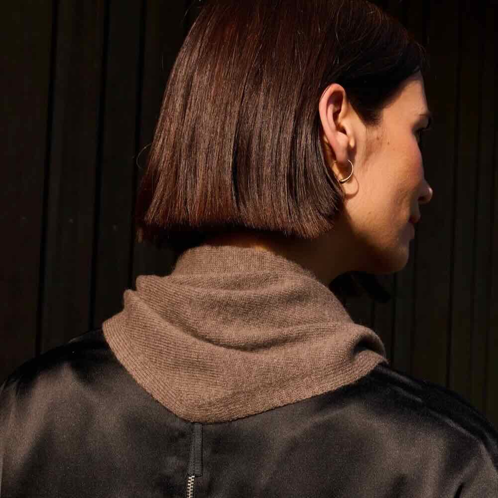 sjaalmania sjaal cosy triangle dark brown