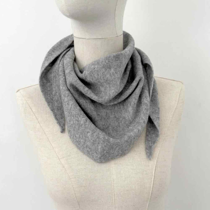 sjaalmania sjaal cosy triangle medium grey