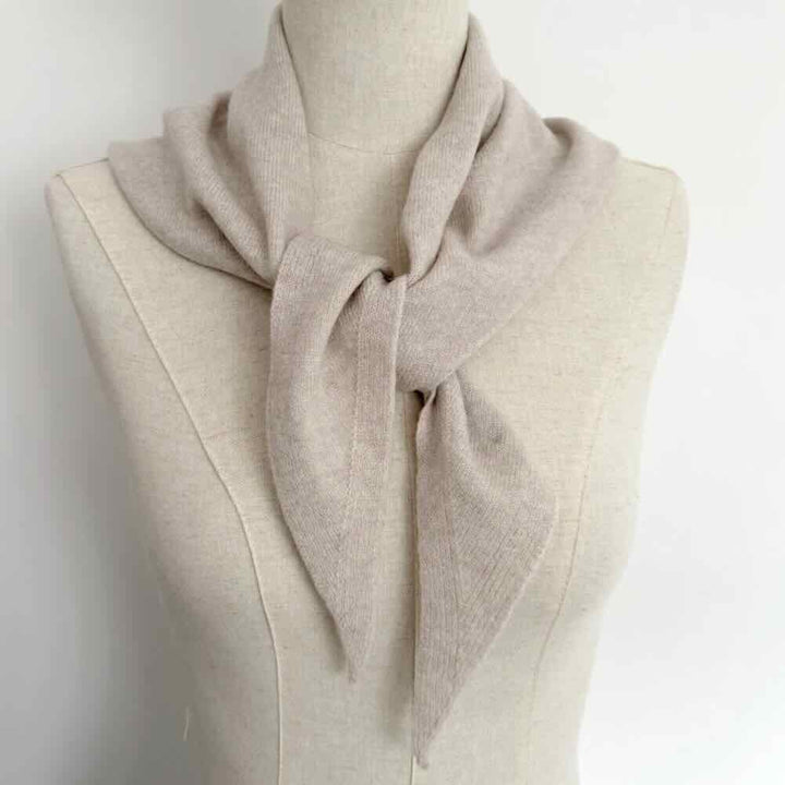 sjaalmania sjaal cosy triangle oatmeel