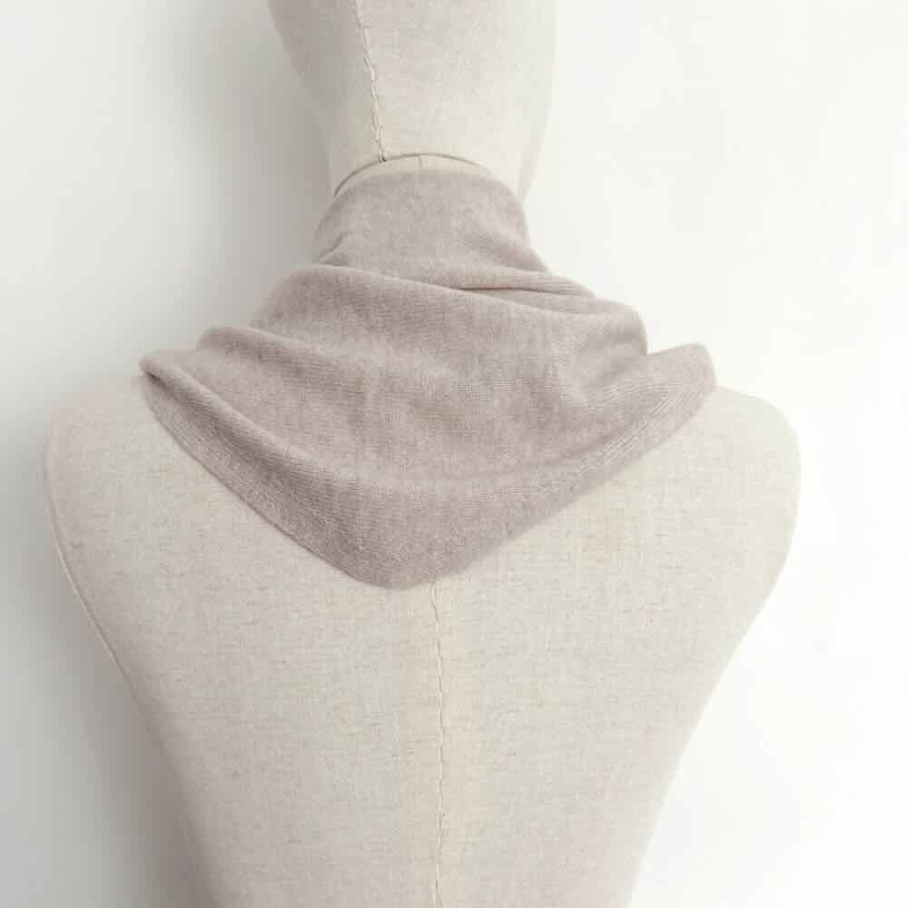 sjaalmania sjaal cosy triangle oatmeel