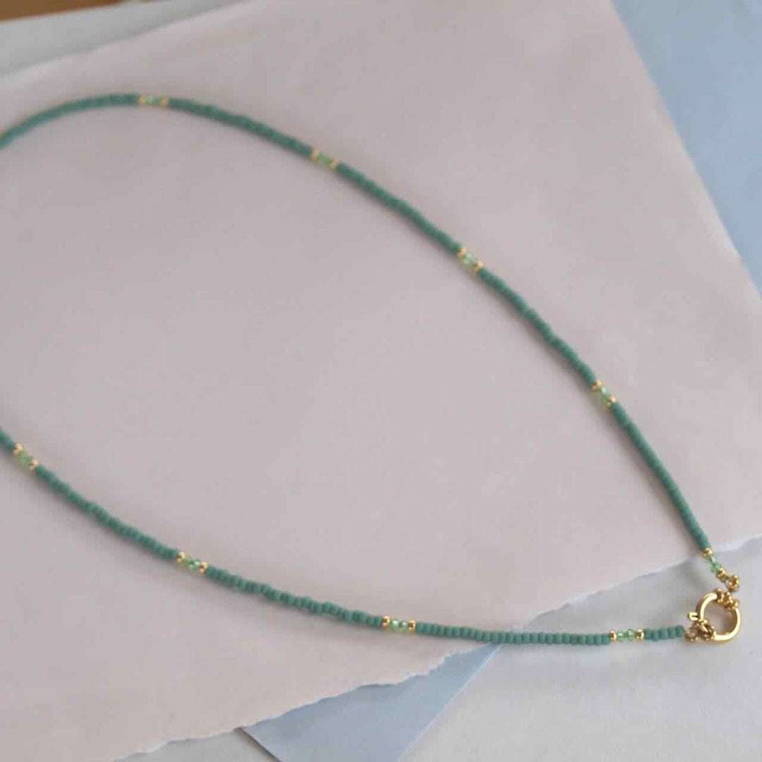 widaro lange ketting soft turquoise/yellow 60cm