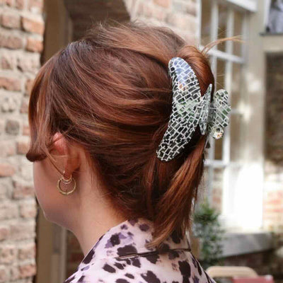 sui ava hairclip helle focus big green