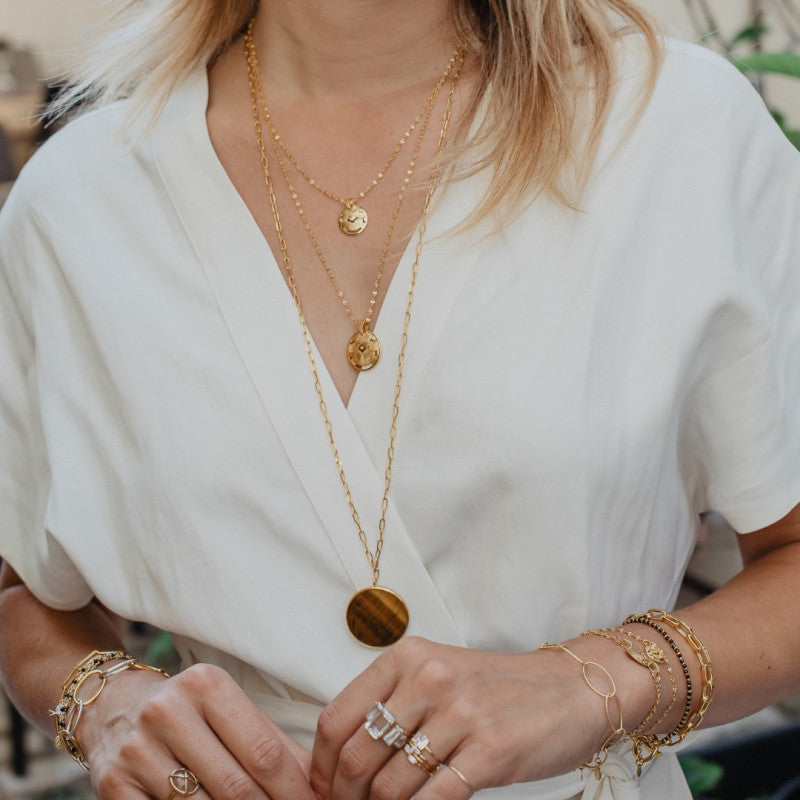 une a une lange ketting leela tiger eye